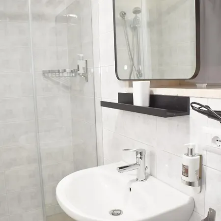 公寓 Your Home, In The Center Of *